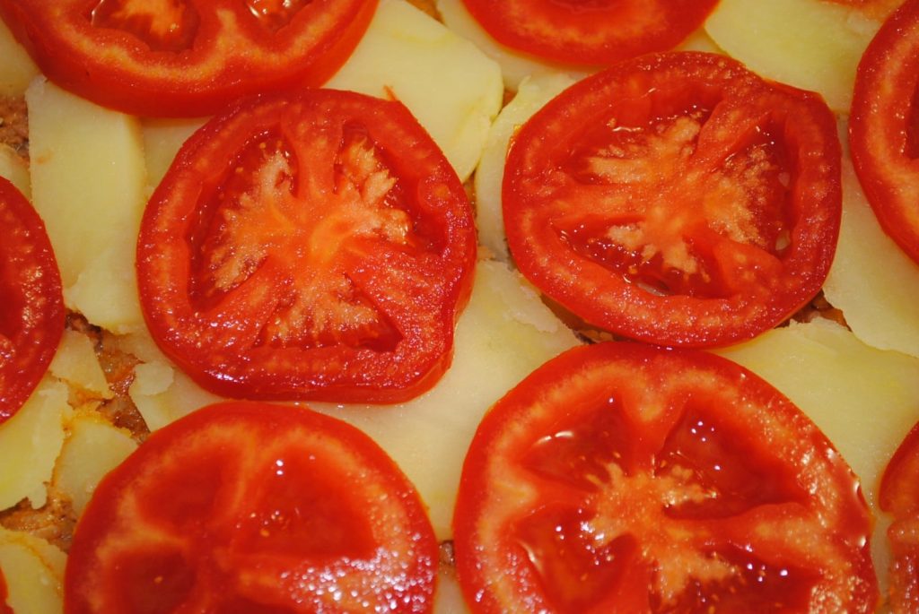 Rețete pentru copii - Cartofi cu unt şi roşii felii (10 luni-15 ani) (2 ...