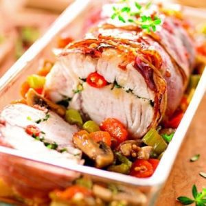 Rulou din pulpa de pui umplut cu legume si tarta de cartofi