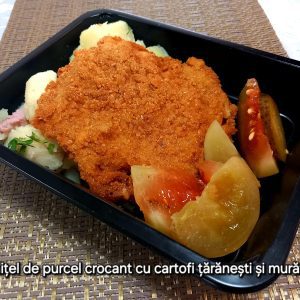 Snitel de purcel cu cartofi taranesti si salata de varza murata (salata de muraturi)