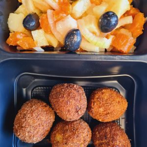 Parjoale din legume cu salata orientala
