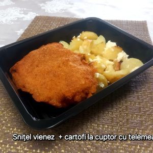 Snitel vienez cu cartofi taranesti si salata de  leurda
