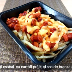 Carnati csabai cu cartofi prajiti si sos de branza cedar